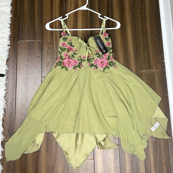 Dolls Kill Dresses & Skirts - NWT Dolls Kill Current Mood size XS 36B Green Mini Floral Dress Flowy Underwire